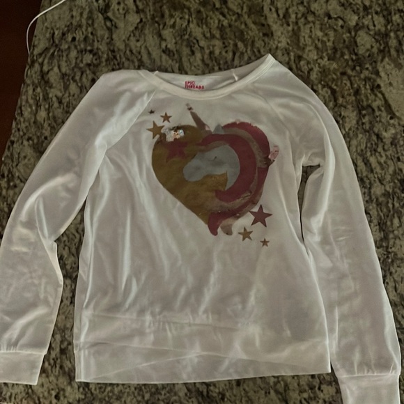 It is crossed on the bottom with a unicorn in the middle of a hart - Picture 1 of 3